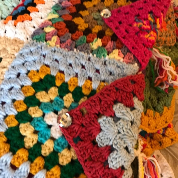 FARMHOUSE HANDMADE GRANNY SQUARE QUEEN BLANKET - Picture 3 of 8